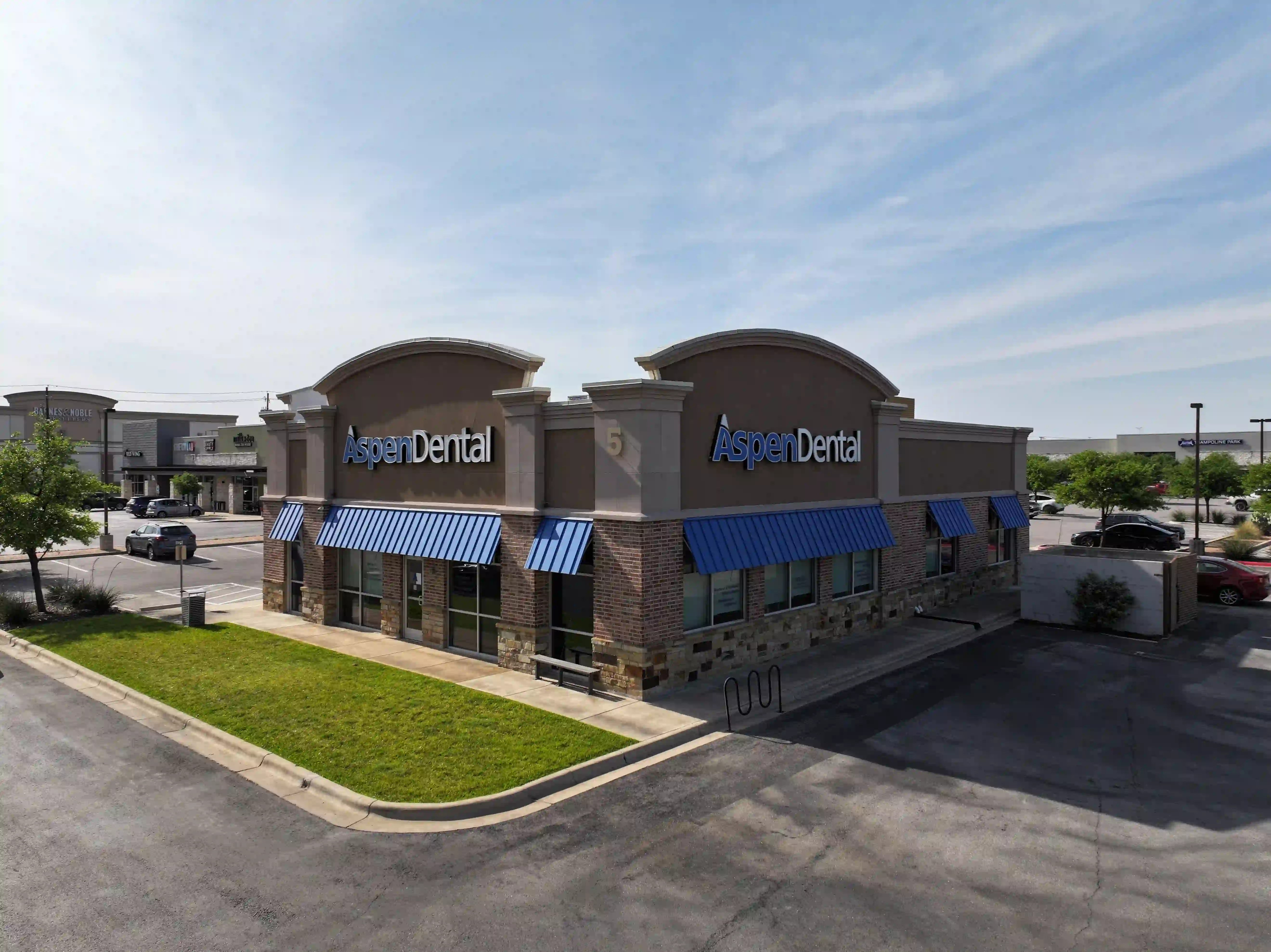 Aspen Dental,Starbucks - Net lease property in Mount Pleasant, TX